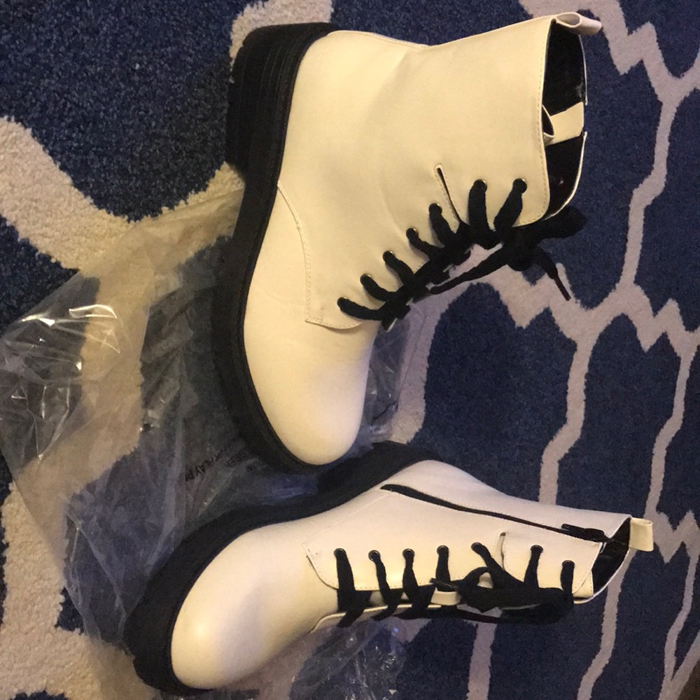 Brand NEW! Steve Madden White combat boots